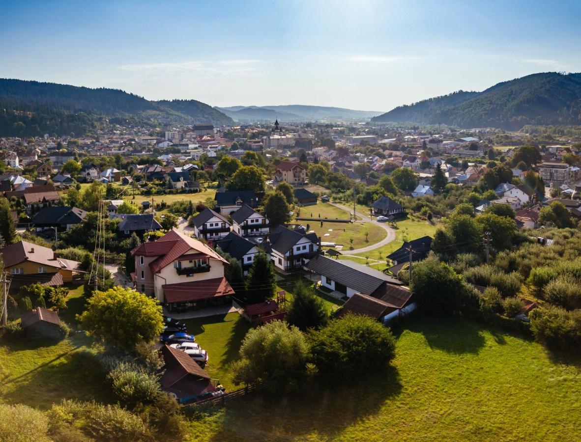 Pensiunea Bucovina Гура Хуморулуй Екстериор снимка